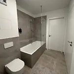 Neu In Stilvolles Mit Balkon, Kueche & Parkplatz 德累斯顿