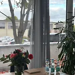 Neu In Stilvolles Mit Balkon, Kueche & Parkplatz 德累斯顿