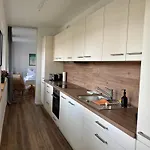 Neu In Stilvolles Mit Balkon, Kueche & Parkplatz