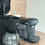 Neu In Stilvolles Mit Balkon, Kueche & Parkplatz