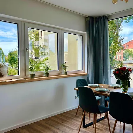 Apartamento Neu In Stilvolles Mit Balkon, Kueche & Parkplatz *