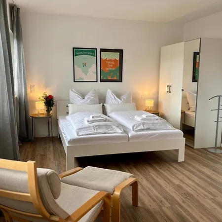 Neu In Stilvolles Mit Balkon, Kueche & Parkplatz 드레스덴