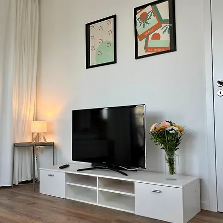 Neu In Stilvolles Mit Balkon, Kueche & Parkplatz