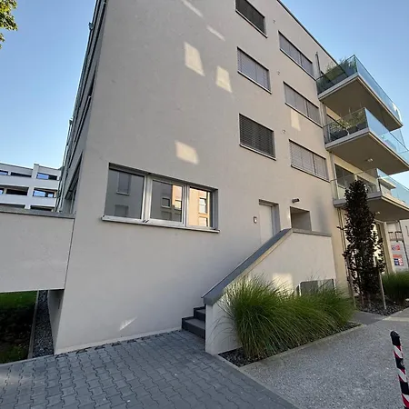 Neu In Stilvolles Mit Balkon, Kueche & Parkplatz * Dresden