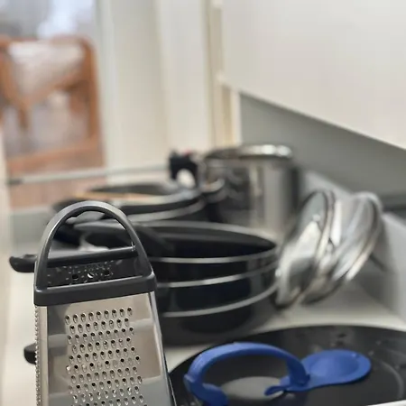 Neu In Stilvolles Mit Balkon, Kueche & Parkplatz 아파트