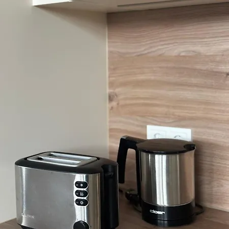 Neu In Stilvolles Mit Balkon, Kueche & Parkplatz * 드레스덴