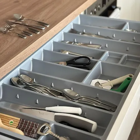 Neu In Stilvolles Mit Balkon, Kueche & Parkplatz 드레스덴