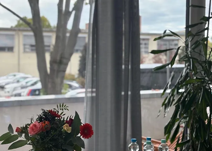 Neu In Stilvolles Mit Balkon, Kueche & Parkplatz Drezno