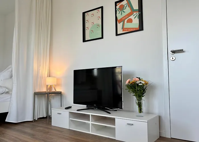 Neu In Stilvolles Mit Balkon, Kueche & Parkplatz