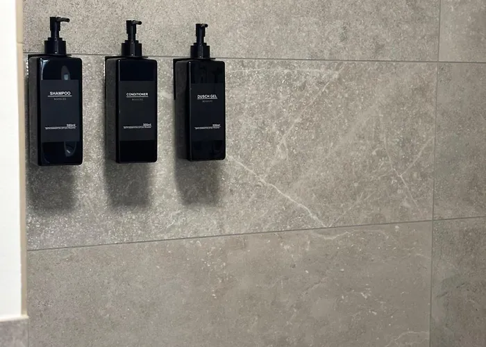 Neu In Stilvolles Mit Balkon, Kueche & Parkplatz * Drezno