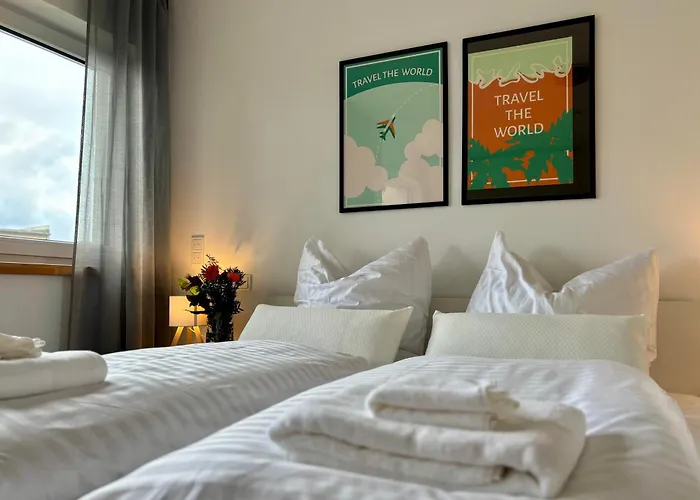 Apartament Neu In Stilvolles Mit Balkon, Kueche & Parkplatz