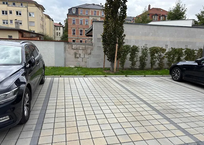 Neu In Stilvolles Mit Balkon, Kueche & Parkplatz Apartament Drezno