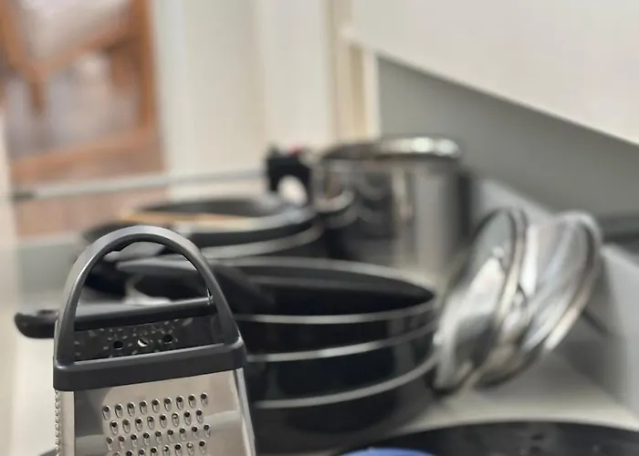 Neu In Stilvolles Mit Balkon, Kueche & Parkplatz Apartament