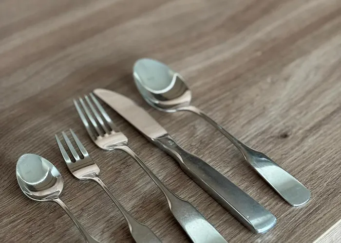 Neu In Stilvolles Mit Balkon, Kueche & Parkplatz Apartament