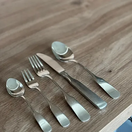 Neu In Stilvolles Mit Balkon, Kueche & Parkplatz דירה