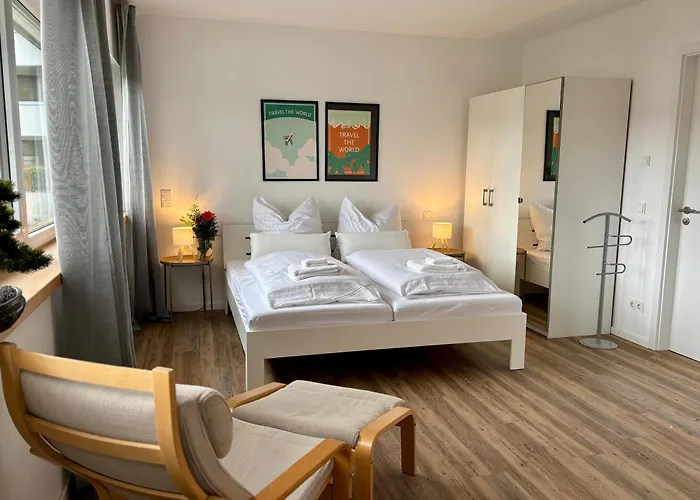 Neu In Stilvolles Mit Balkon, Kueche & Parkplatz Dresden