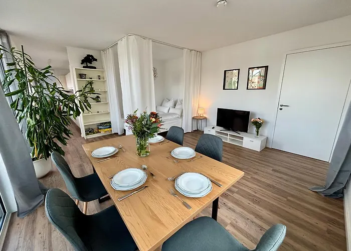 Neu In Stilvolles Mit Balkon, Kueche & Parkplatz Dresden