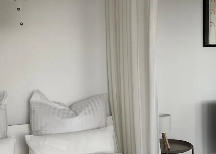 Neu In Stilvolles Mit Balkon, Kueche & Parkplatz Appartement Dresden