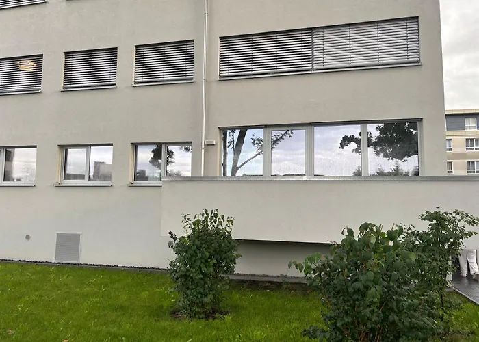 Neu In Stilvolles Mit Balkon, Kueche & Parkplatz *