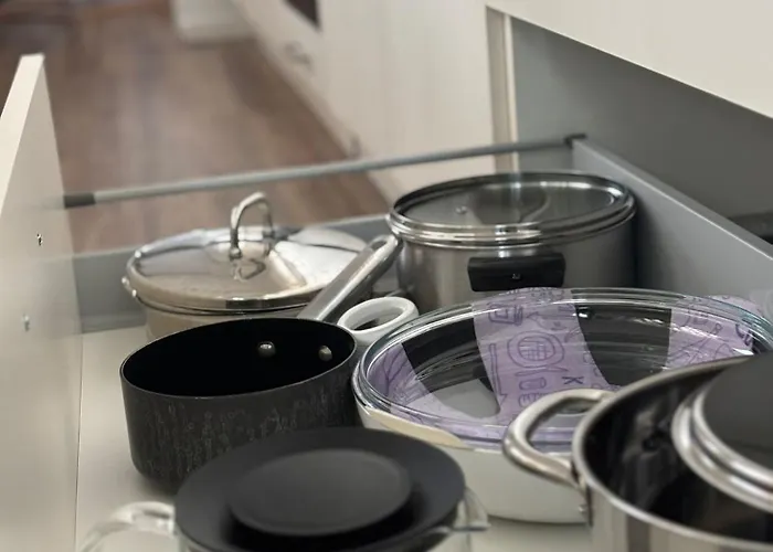 Neu In Stilvolles Mit Balkon, Kueche & Parkplatz Appartement *