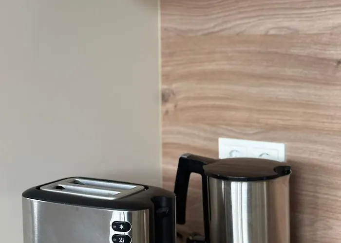 Neu In Stilvolles Mit Balkon, Kueche & Parkplatz * Dresden