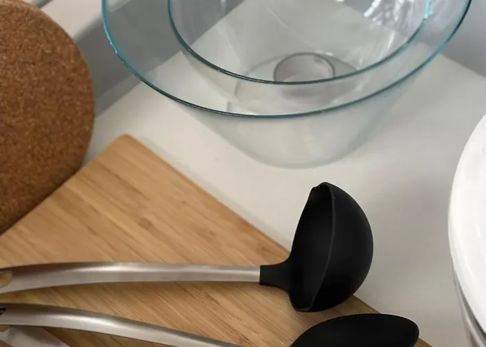 Appartement Neu In Stilvolles Mit Balkon, Kueche & Parkplatz *