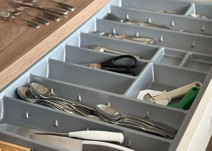 Neu In Stilvolles Mit Balkon, Kueche & Parkplatz Dresden