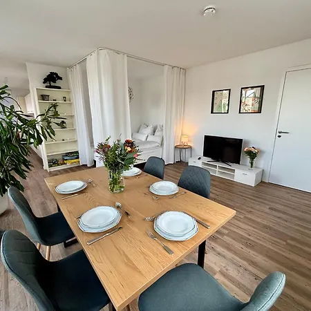 Neu In Stilvolles Mit Balkon, Kueche & Parkplatz 德累斯顿